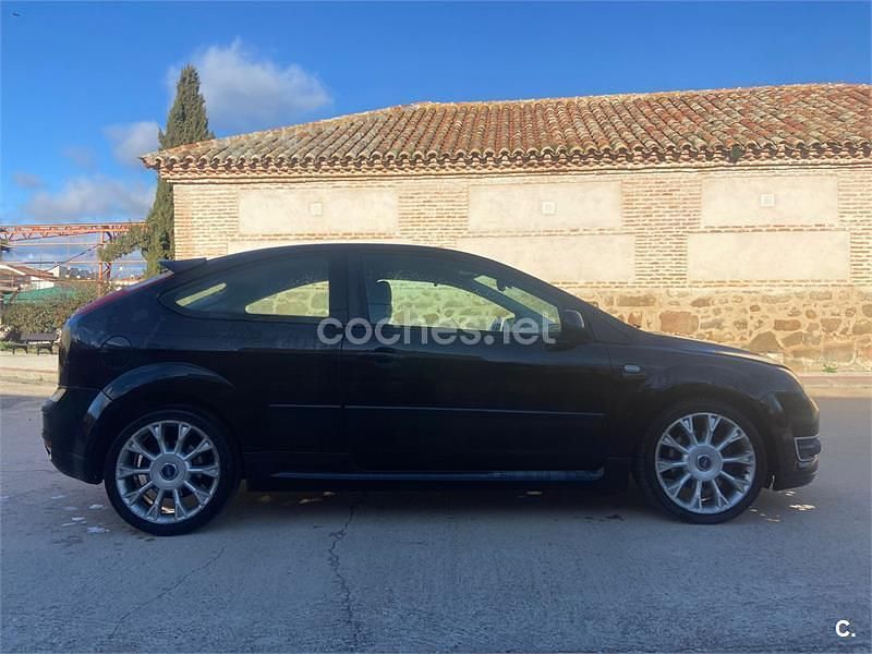 Usado Ford Focus S 136 CV (100 kW) 2007 Negro Berlina