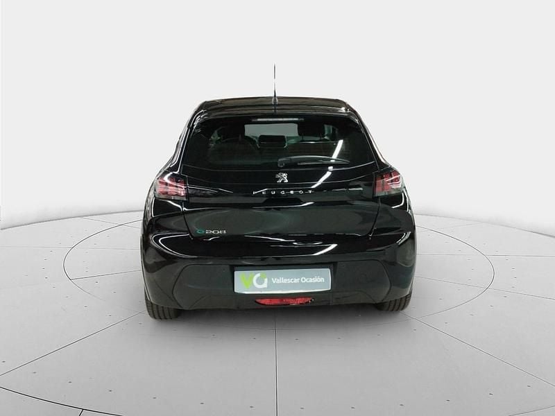 Usado Peugeot e-208 Active 100 kW (136 CV) 2024 Negro Utilitario