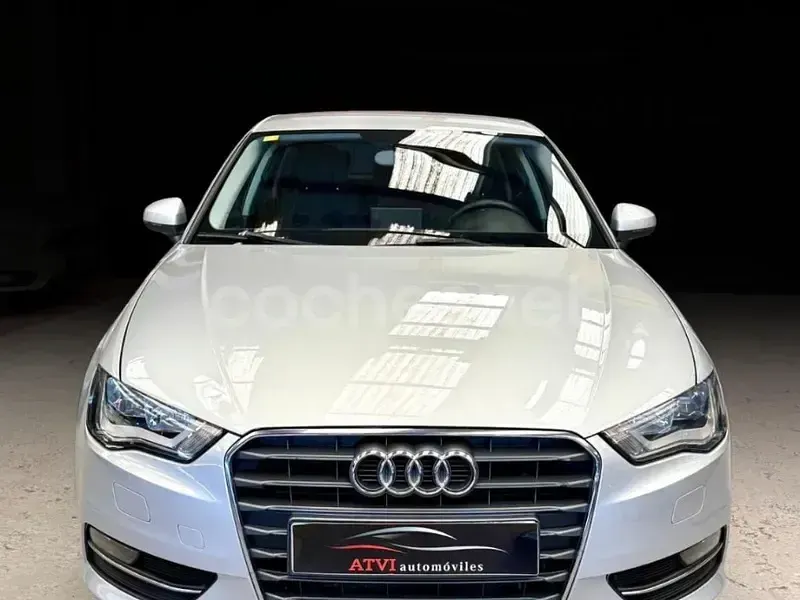 Usado Audi A3 Ambition 105 CV (77 kW) 2014 Gris / plata Berlina