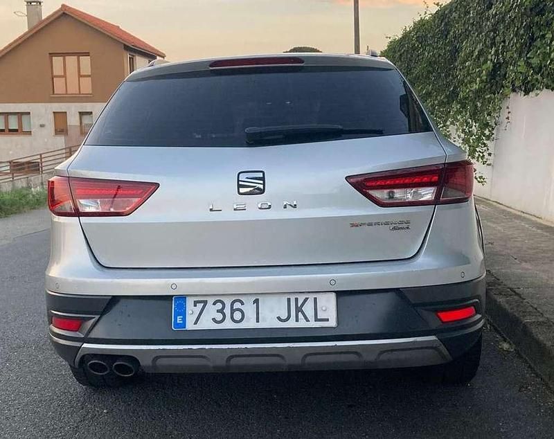 Usado Seat Leon 184 CV (135 kW) 2015 Gris SUV