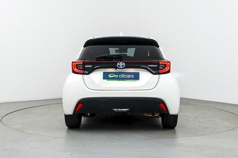 Usado Toyota Yaris Hybrid Style 116 CV (85 kW) 2021 Blanco Berlina