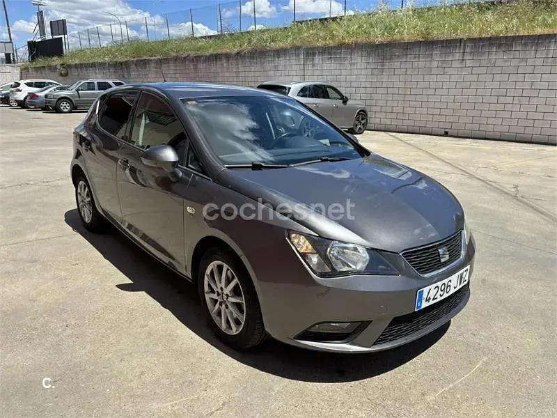 Usado Seat Ibiza Style 105 CV (77 kW) 2017 Gris / plata Berlina