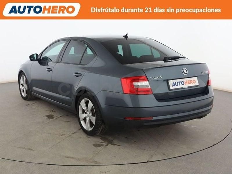 Usado Skoda Octavia Style 190 CV (139 kW) 2019 Gris / plata Berlina