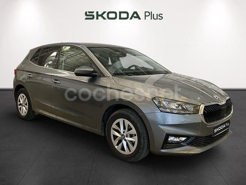 Gris Usado 2025 Skoda Fabia Selection Berlina | 16.900 € (Super precio) - Imagen 1/4