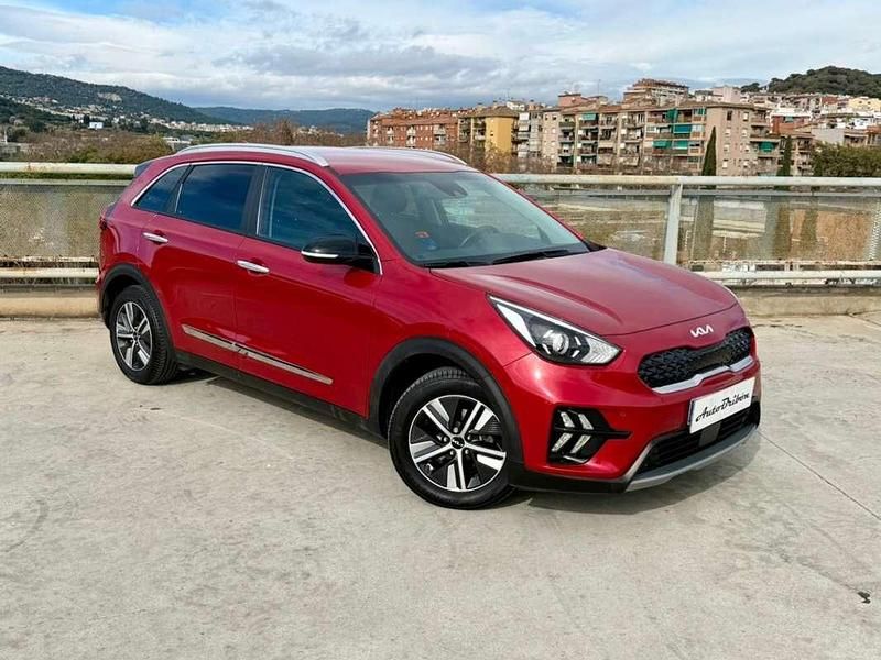 Usado Kia Niro 141 CV (103 kW) 2021 Burdeos SUV