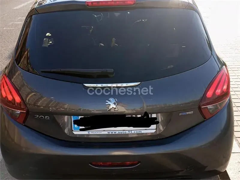 Usado Peugeot 208 Style 82 CV (60 kW) 2016 Gris / plata Utilitario