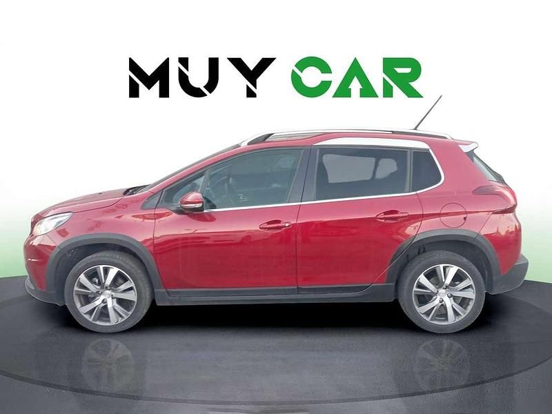 Usado Peugeot 2008 Allure 120 CV (88 kW) 2018 Rojo SUV
