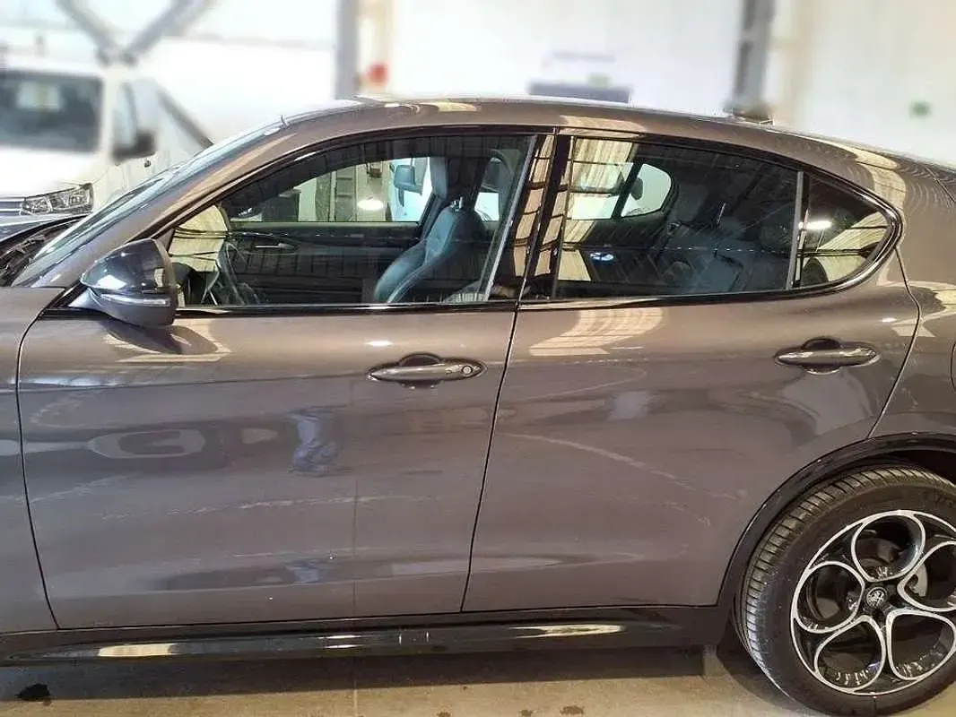 Usado Alfa Romeo Stelvio Veloce 211 CV (155 kW) 2023 Gris SUV