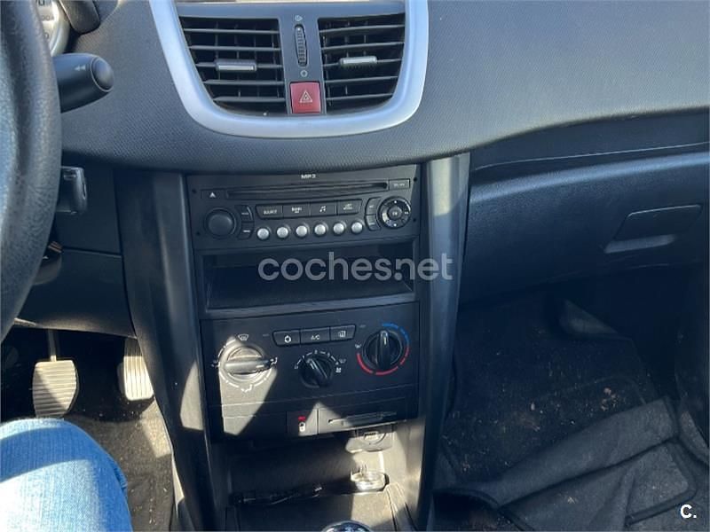 Usado Peugeot 207 70 CV (51 kW) 2010 Azul Berlina