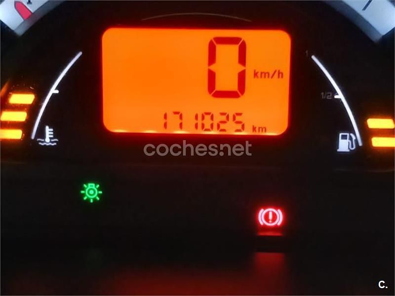 Käytetty Citroën C2 70 HP (51 kW) 2003 Musta Viistoperä