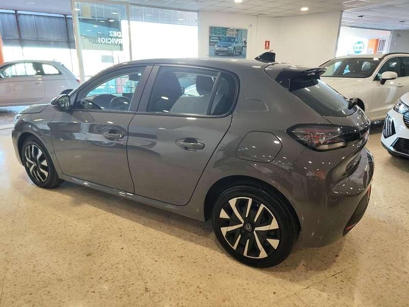 Usado Peugeot 208 Active 102 CV (75 kW) 2024 Gris Utilitario