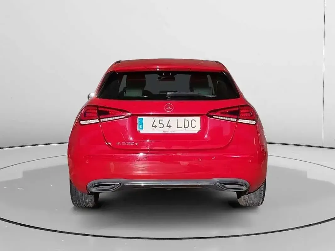 Usado Mercedes A200 150 CV (110 kW) 2019 Rojo Utilitario