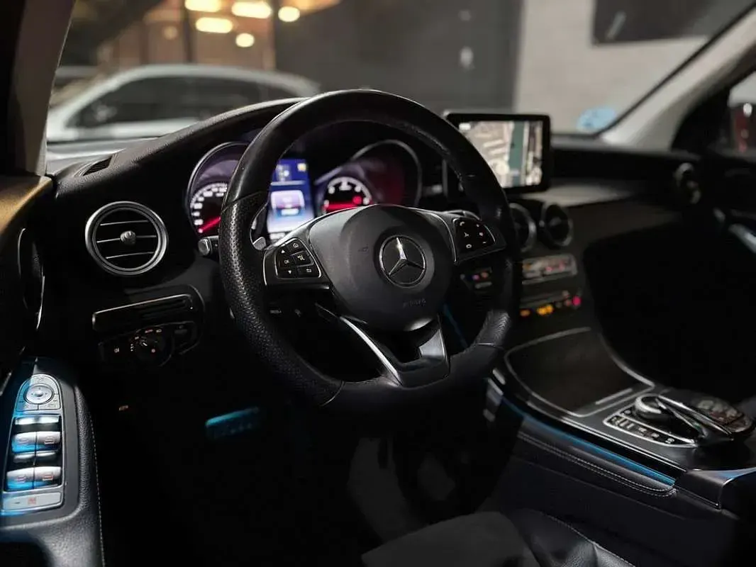 Usado Mercedes GLC220 170 CV (125 kW) 2019 Gris SUV