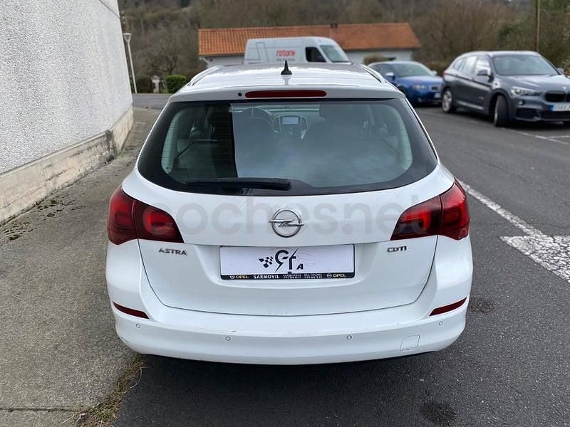 Usado Opel Astra Sportive 125 CV (91 kW) 2012 Blanco Familiar