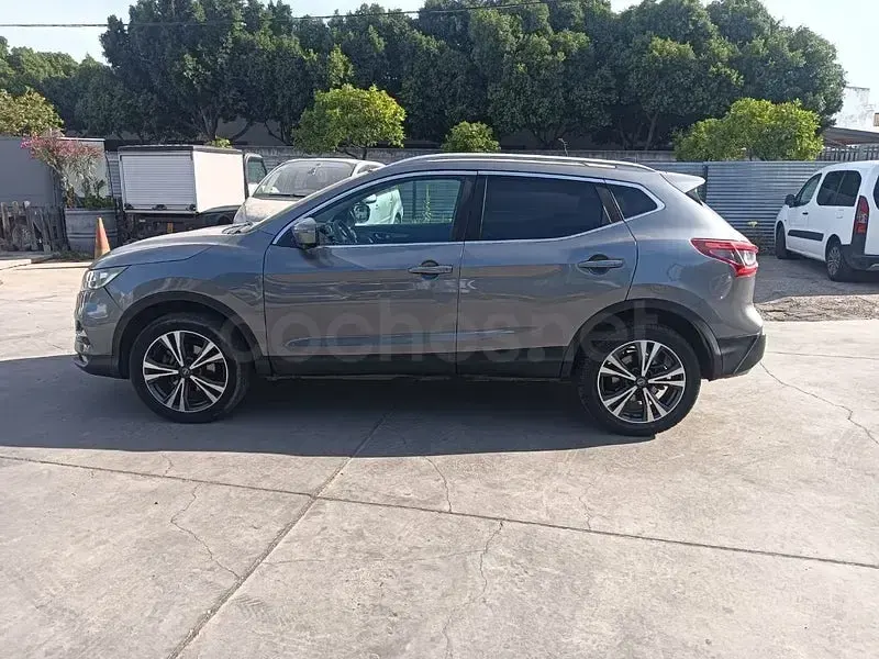 Usado Nissan Qashqai N-Connecta 110 CV (80 kW) 2017 Gris / plata SUV