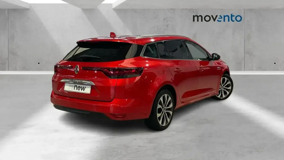 Usado Renault Mégane GrandTour Techno 115 CV (84 kW) 2023 Rojo Familiar
