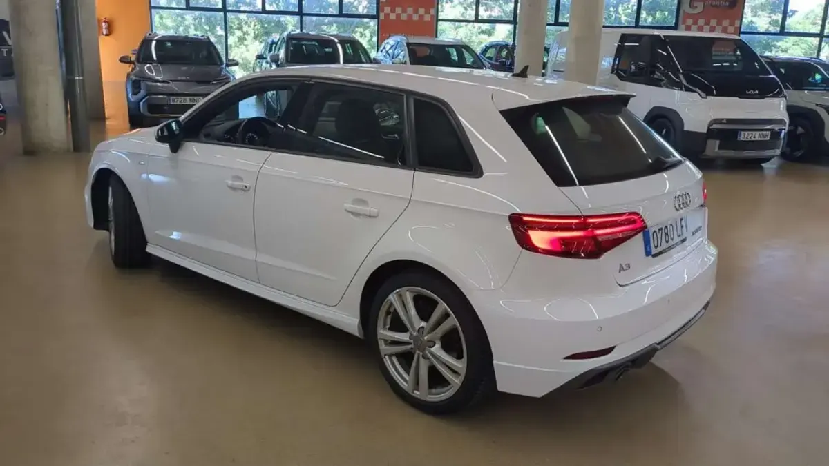 Usado Audi A3 Sportback S-Line 116 CV (85 kW) 2020 Blanco Utilitario