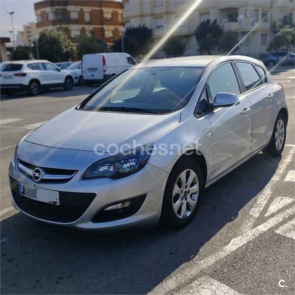 Usado Opel Astra Selective 110 CV (80 kW) 2015 Gris / plata Berlina