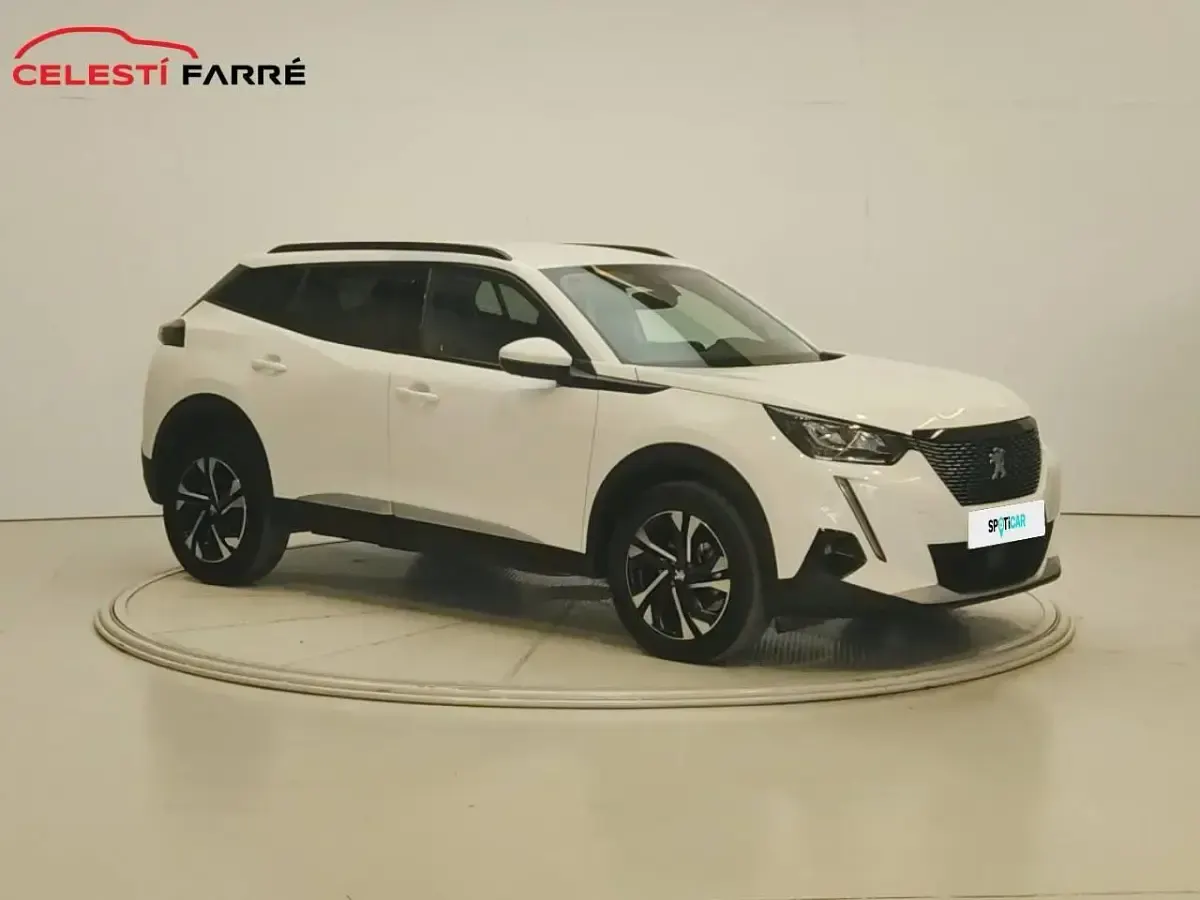 Usado Peugeot 2008 Allure 100 CV (73 kW) 2021 Blanco SUV