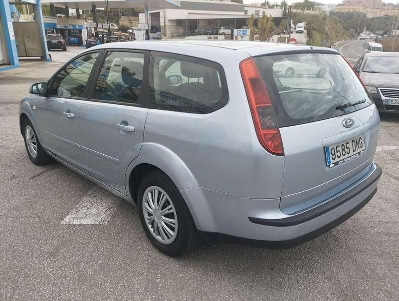 Usado Ford Focus Ghia 109 CV (80 kW) 2005 Azul Familiar
