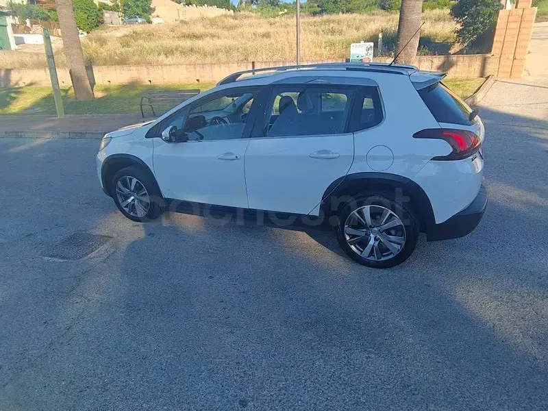 Usado Peugeot 2008 Allure 120 CV (88 kW) 2016 Blanco SUV