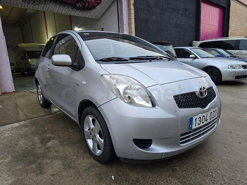 Usado Toyota Yaris 90 CV (66 kW) 2006 Gris / plata Berlina