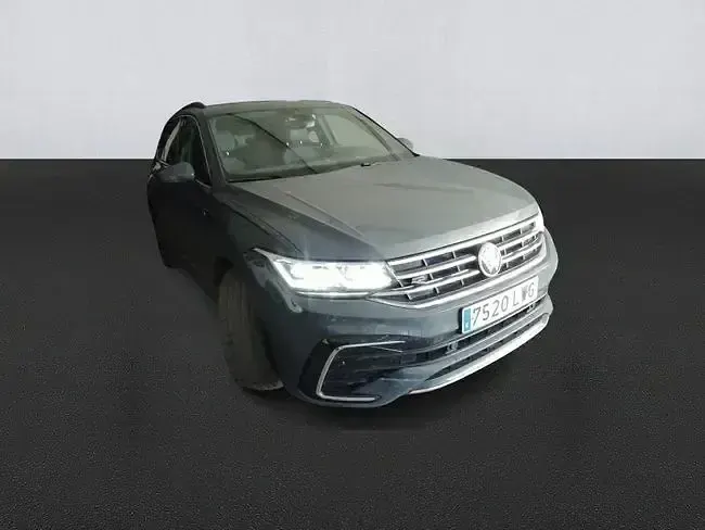 Begagnad VW Tiguan R-line 150 HK (110 kW) 2022 Grå SUV