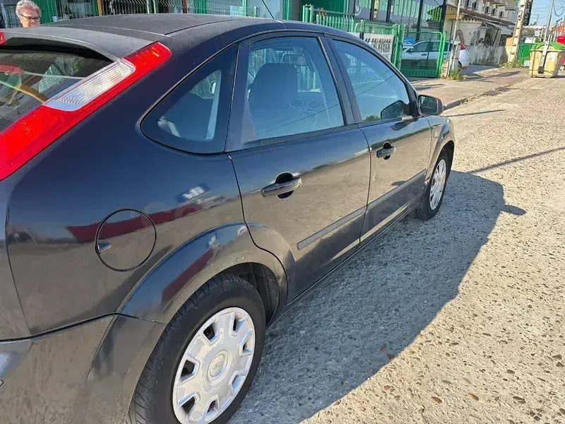 Usado Ford Focus Business Edition 100 CV (73 kW) 2007 Negro Berlina