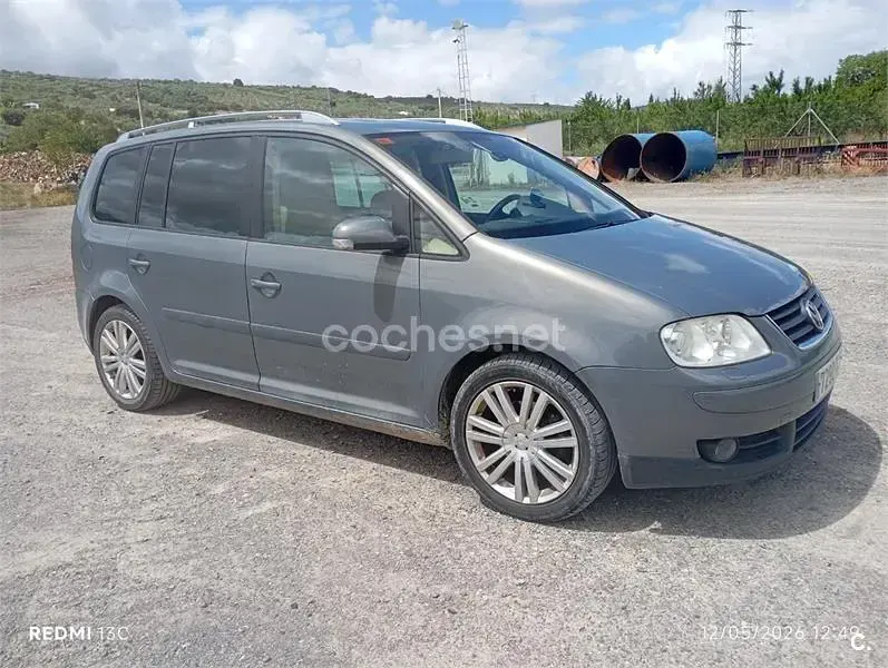 Usado VW Touran Advance 140 CV (102 kW) 2006 Gris / plata Monovolumen
