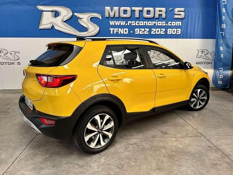 Usado Kia Stonic 101 CV (74 kW) 2021 Amarillo SUV