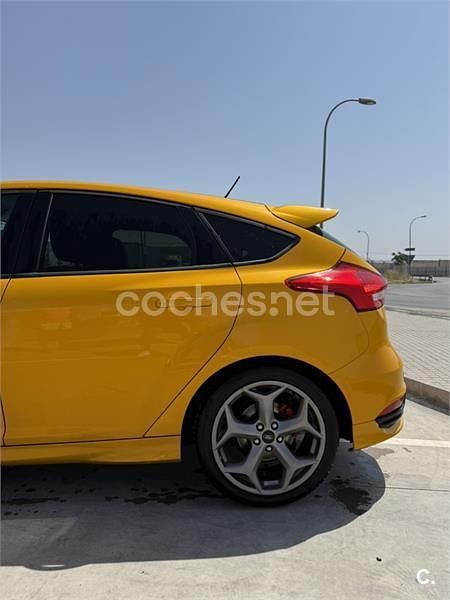 Usado Ford Focus ST 250 CV (183 kW) 2017 Amarillo Berlina