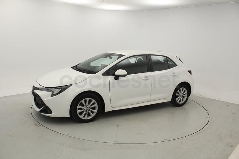 Usado Toyota Corolla Active 140 CV (102 kW) 2024 Blanco Berlina