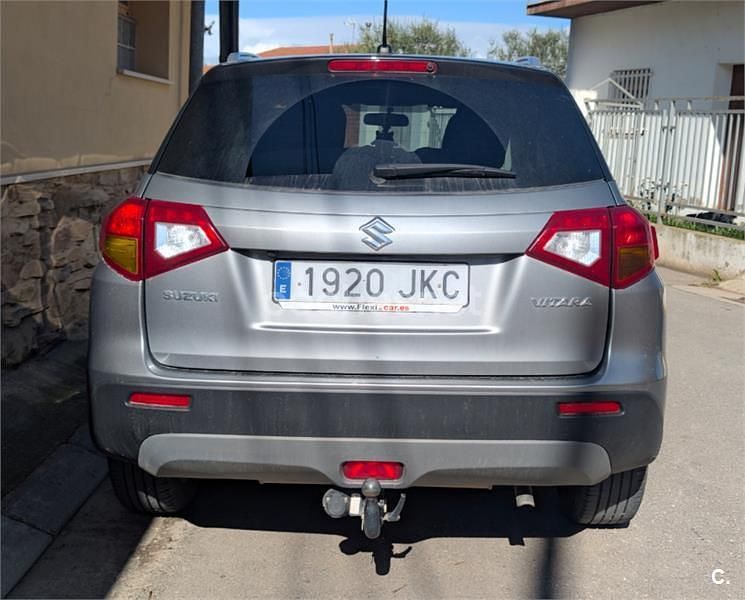 Usado Suzuki Vitara 120 CV (88 kW) 2015 Gris / plata SUV