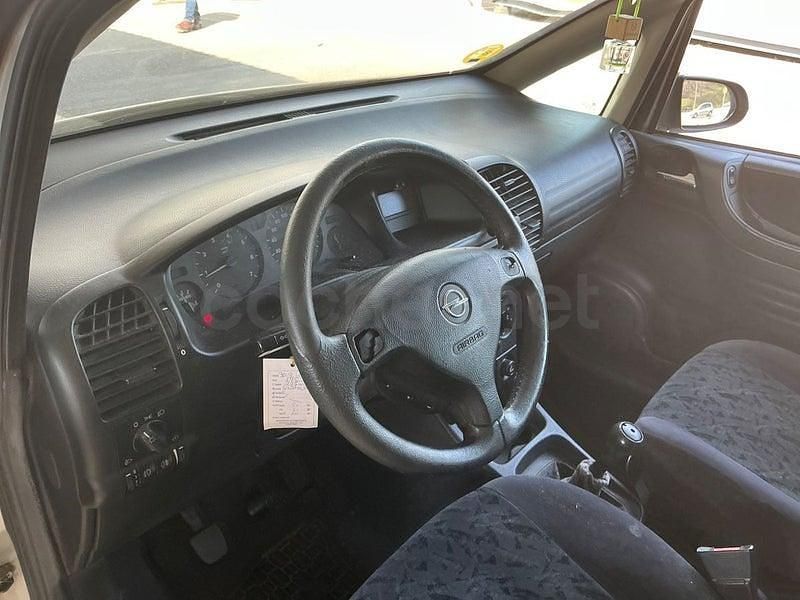 Usado Opel Zafira Comfort 100 CV (73 kW) 2002 Gris / plata Monovolumen