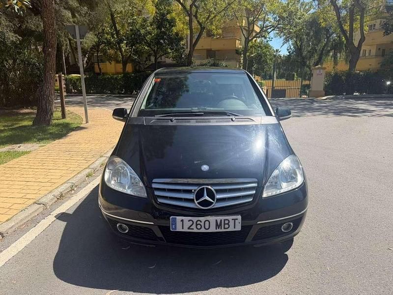 Usado Mercedes A180 Avantgarde 109 CV (80 kW) 2010 Negro Utilitario
