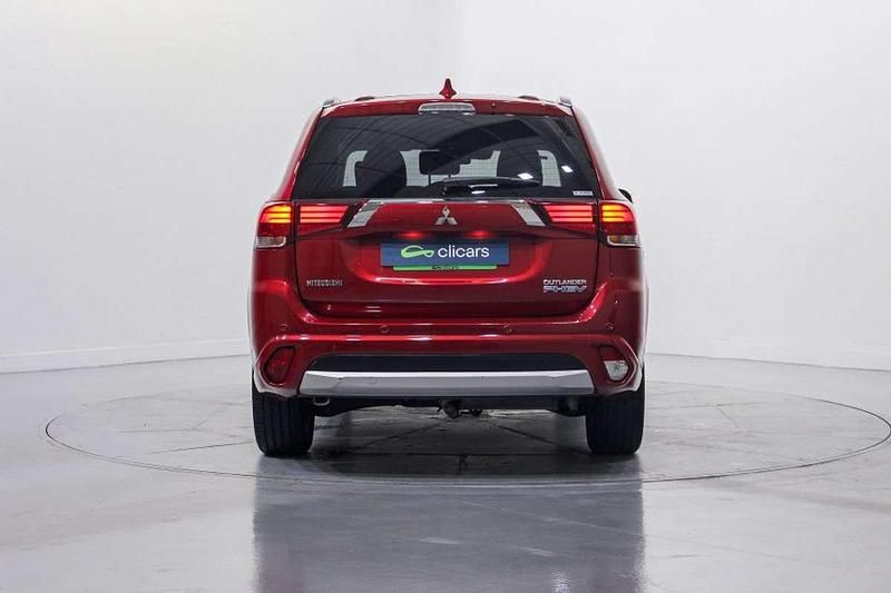 Usado Mitsubishi Outlander 121 CV (88 kW) 2017 Rojo SUV