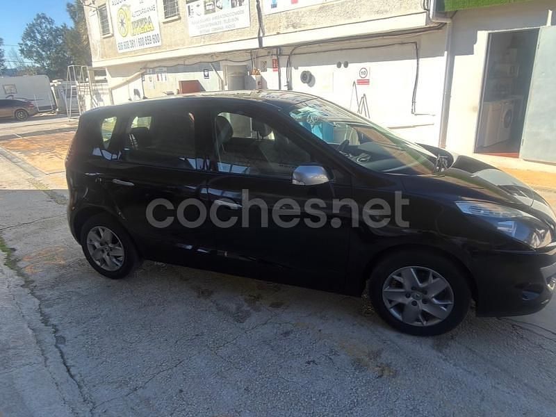 Usado Renault Scénic III Authentique 95 CV (69 kW) 2012 Negro Monovolumen