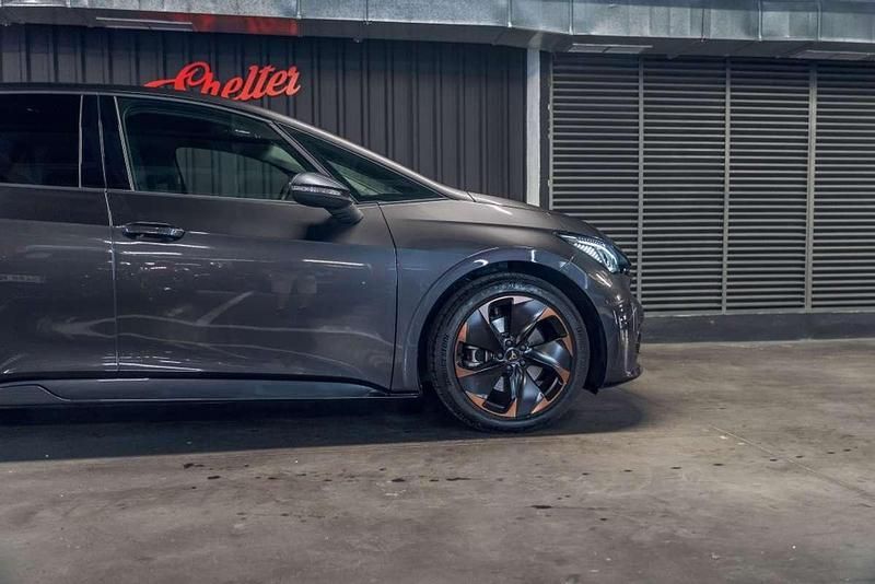 Usado Cupra Born 150 kW (204 CV) 2023 Gris Utilitario