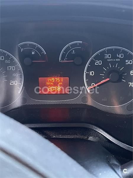 Usado Fiat Doblò Emotion 105 CV (77 kW) 2013 Granate Monovolumen