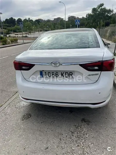 Usado Toyota Avensis Advance 143 CV (105 kW) 2017 Blanco Berlina