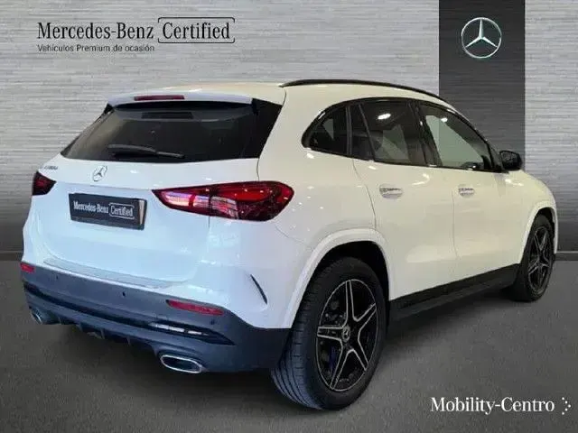 Usado Mercedes GLA200 150 CV (110 kW) 2024 Blanco polar SUV