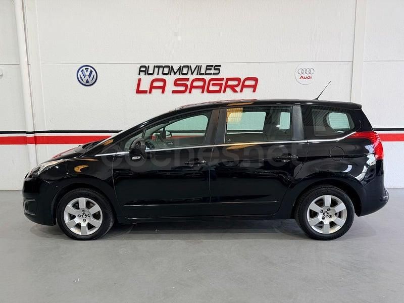 Usado Peugeot 5008 Active 155 CV (114 kW) 2014 Negro Monovolumen