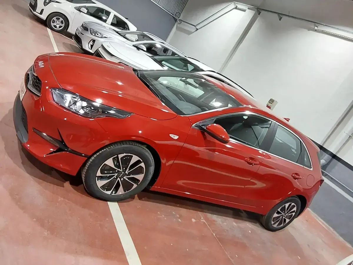 Ny Kia Ceed 100 HK (73 kW) 2025 Rød Hatchback