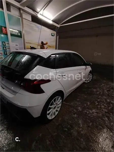 Usado Hyundai i20 84 CV (61 kW) 2025 Blanco Utilitario