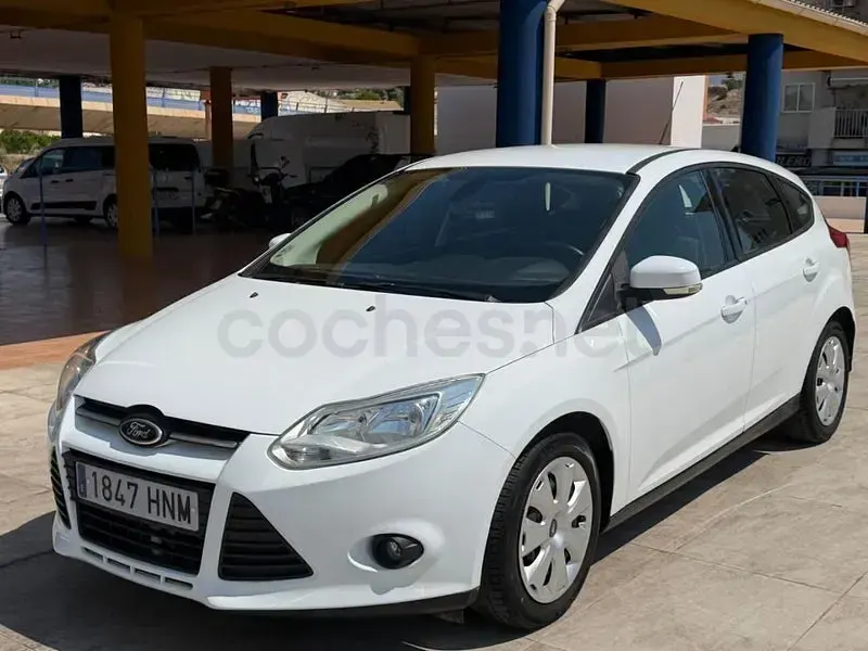 Usado Ford Focus Trend 95 CV (69 kW) 2013 Blanco Berlina