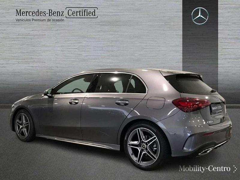 Usado Mercedes A180 109 CV (80 kW) 2024 Gris Utilitario