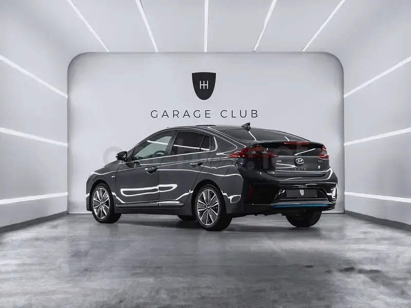 Usado Hyundai Ioniq 141 CV (103 kW) 2016 Gris / plata Utilitario