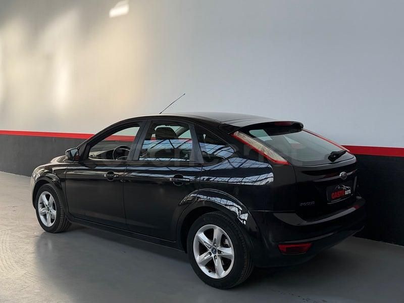 Usado Ford Focus Trend 109 CV (80 kW) 2010 Negro Berlina