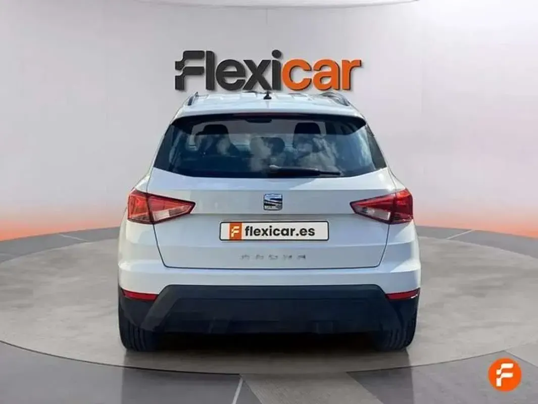 Usado Seat Arona Reference 95 CV (69 kW) 2019 Blanco SUV