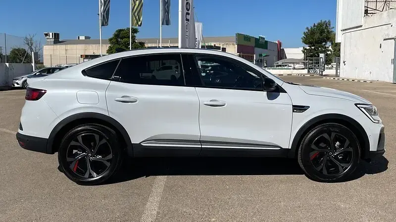Usado Renault Arkana R.S. 145 CV (106 kW) 2022 Blanco universal con SUV
